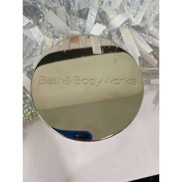 Bath & Body Works Limited Edition “Snow Day” New 3 Wick Candle From 2013 Vault - Picture 4 of 7